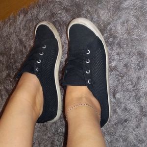 Women's Sneakers pre owned